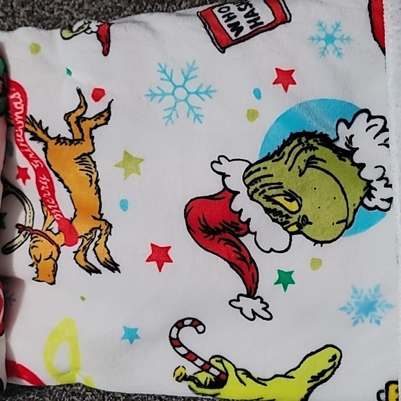 Grinch Sherpa Backed Throw 50in X 70in - Picture 6 of 6
